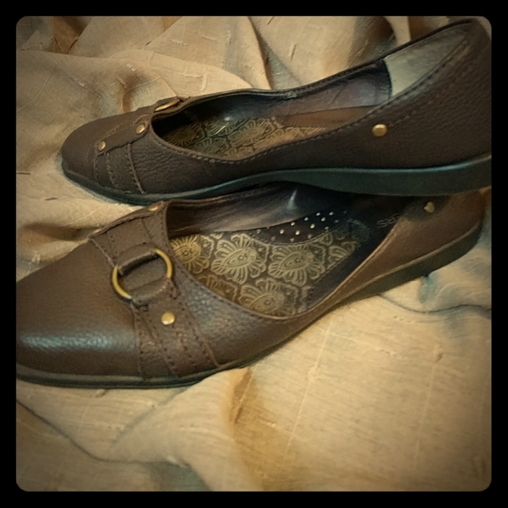 Docker's slip on flats.